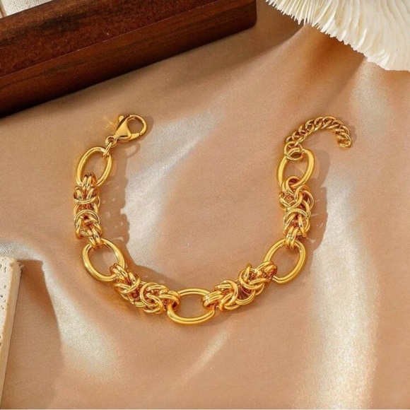 Jewelry - 🎷🎷🎷BOGOHO 🎷🎷🎷Elegant Gold Chain Bracelet